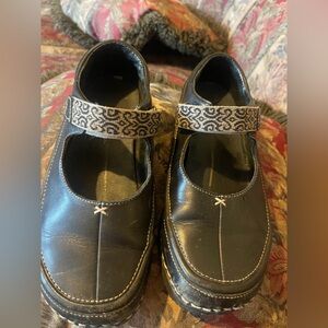 Teva Kira Maryjane’s Black Shoes with Patterned Strap- Comfort, Style, and Chic